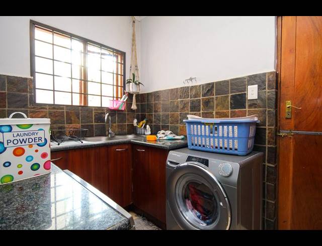 3 BEDROOM TOWNHOUSE FOR SALE IN THATCHFIELD